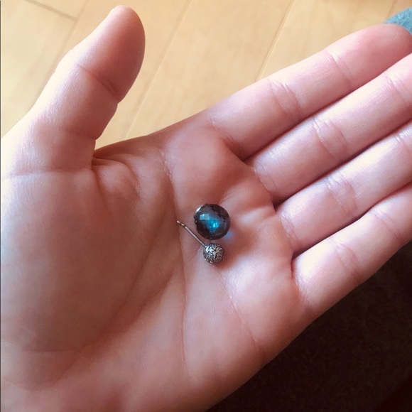 Earrings - Picture 5 of 6